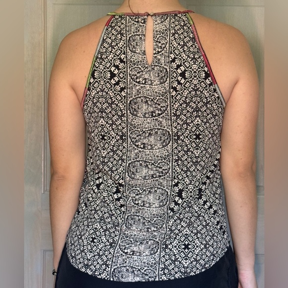 Halter top with black & white pattern - Picture 4 of 8